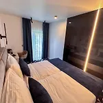 Hotel Modrica מלון 4*