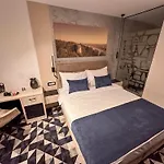מלון Hotel Modrica 4*