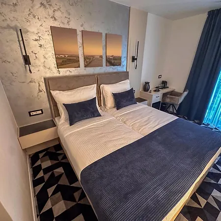 Hotel Modrica 호텔 Modrica