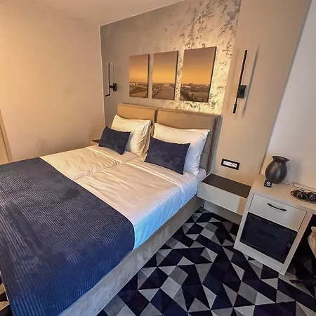 Hotel Modrica 호텔