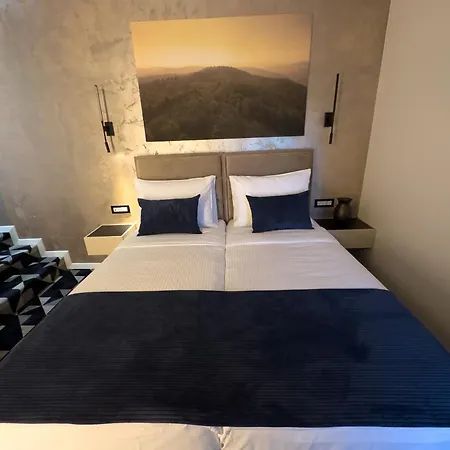 Hotel Modrica 호텔